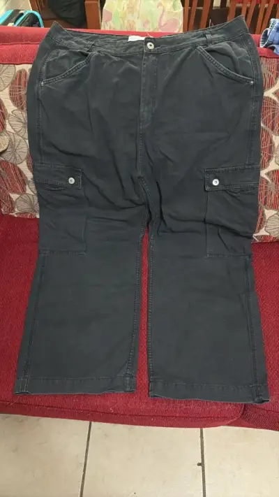 Pantalón cargo de mezclilla negros para hombre - miniatura 3