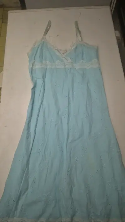 Camisón celeste con encaje para mujer - miniatura 1