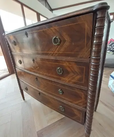 Cómoda antigua de madera con cajones - miniatura 2