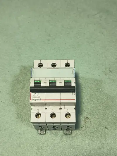 Automático Trifasico 10A 6kA Legrand - miniatura 1