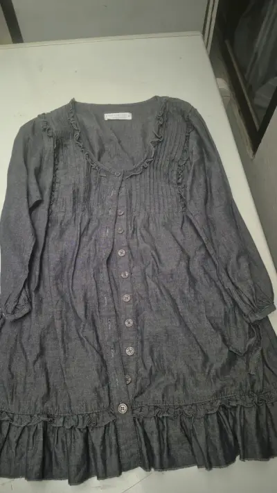 Blusa gris con botones y volantes Emporium - miniatura 1