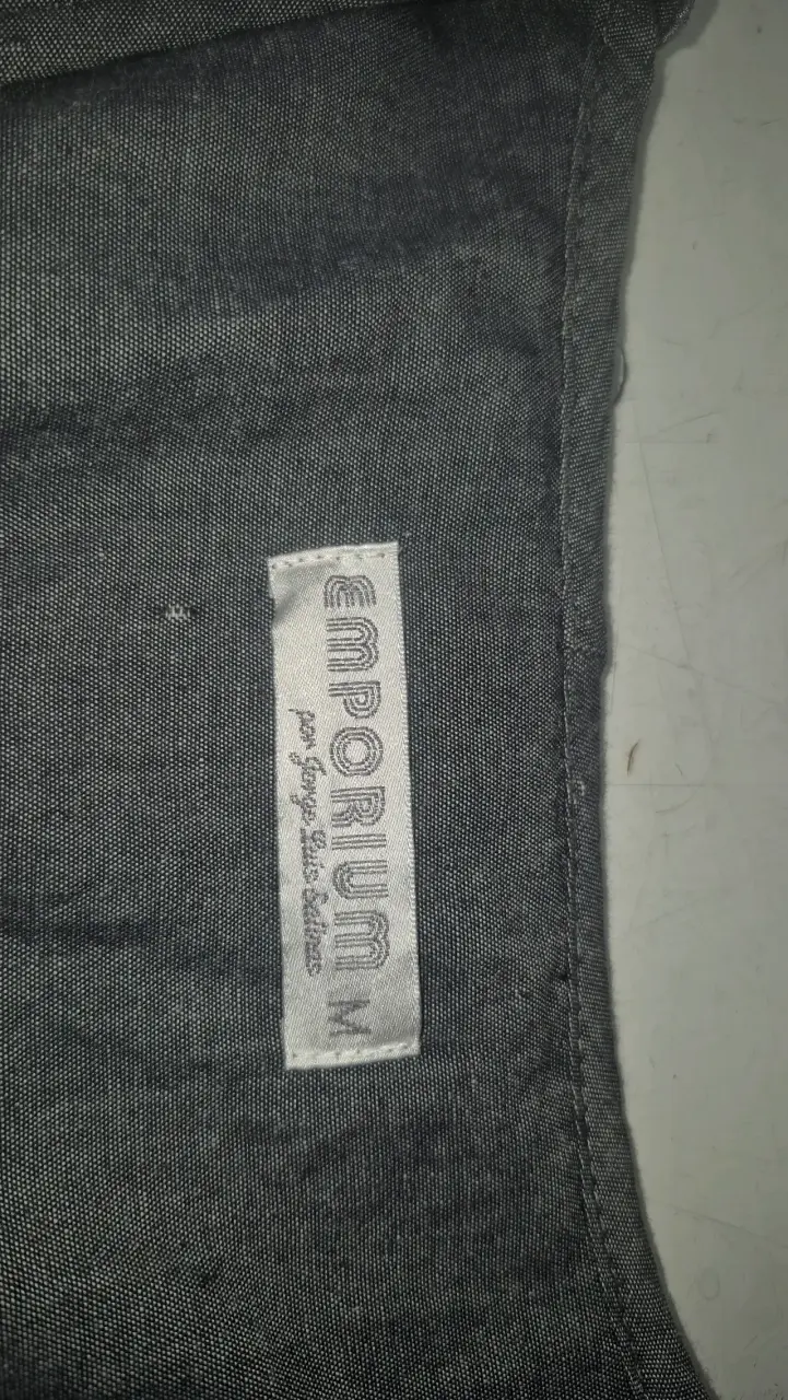 Blusa gris con botones y volantes Emporium - 2