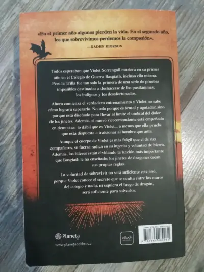 Libro 'Alas de Hierro' de Rebecca Yarros - miniatura 2