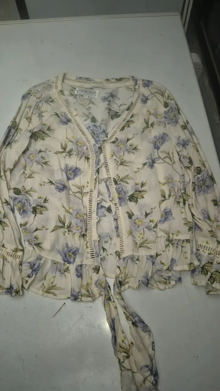 Blusa floral Cherokee con diseño bohemio - 1