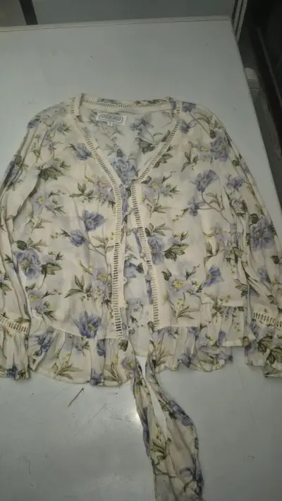 Blusa floral Cherokee con diseño bohemio - miniatura 1