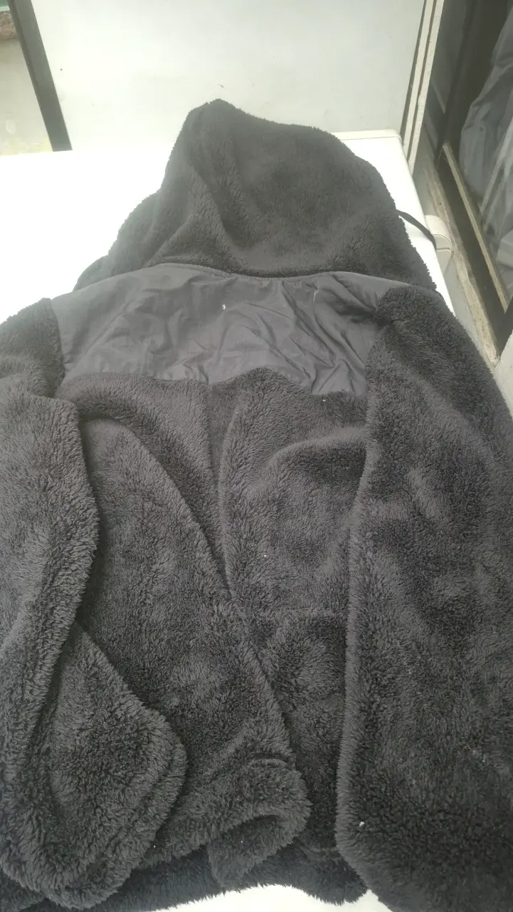 Chaqueta de lana negra Radost con capucha - 2