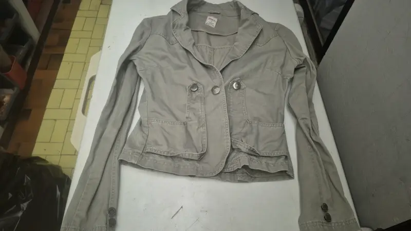 Chaqueta gris de mujer Only con botones - 1