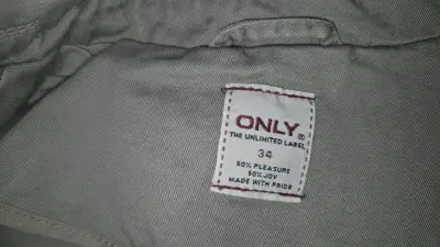 Chaqueta gris de mujer Only con botones - miniatura 3
