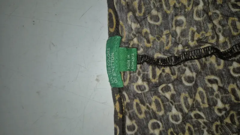 Vestido estampado marrón con diseño único - 2