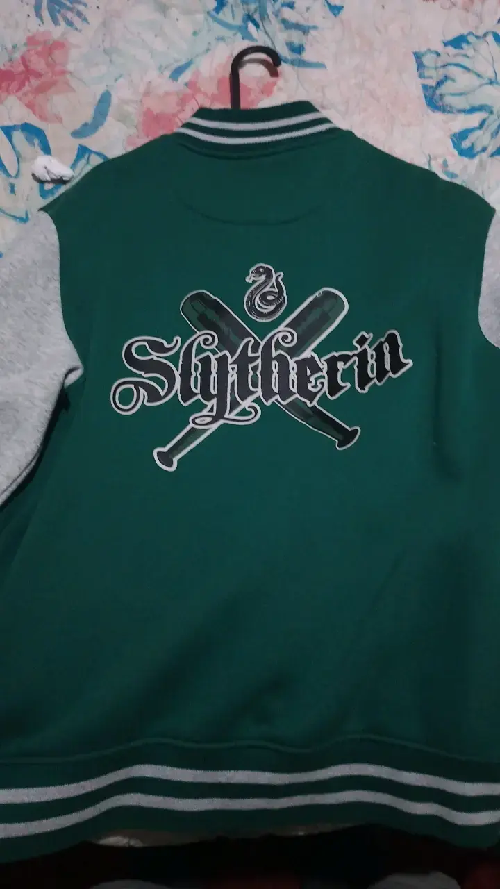 Chaqueta estilo varsity Slytherin verde y gris - 2