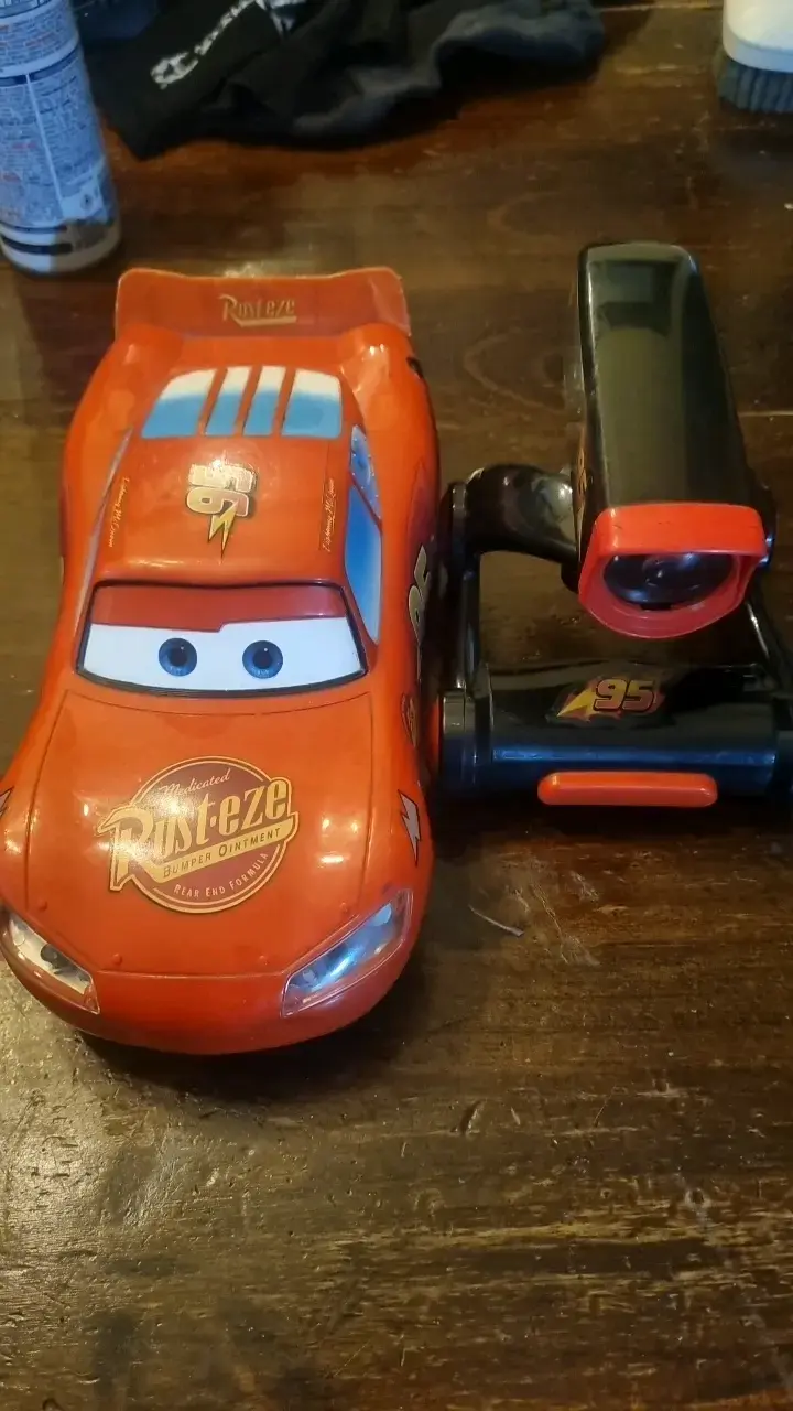 Auto de juguete Rayo McQueen con luces - 1