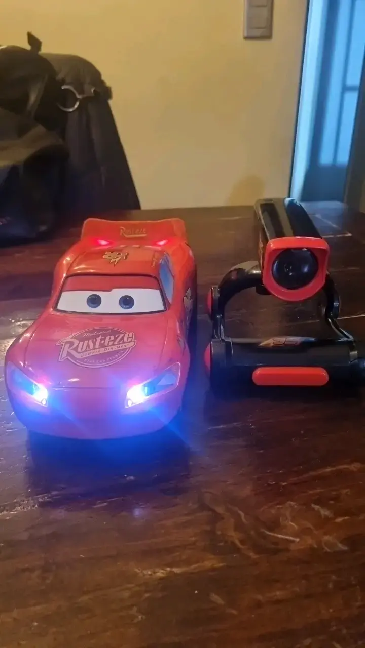 Auto de juguete Rayo McQueen con luces - 2