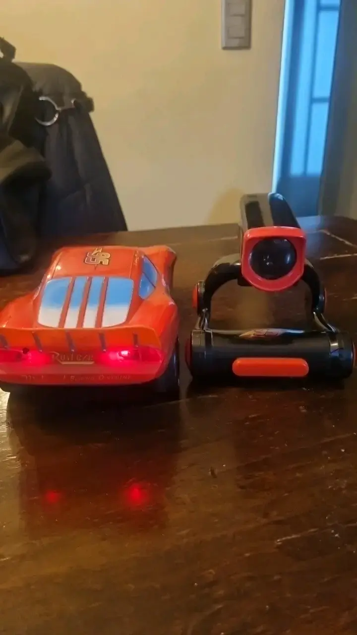 Auto de juguete Rayo McQueen con luces - 3