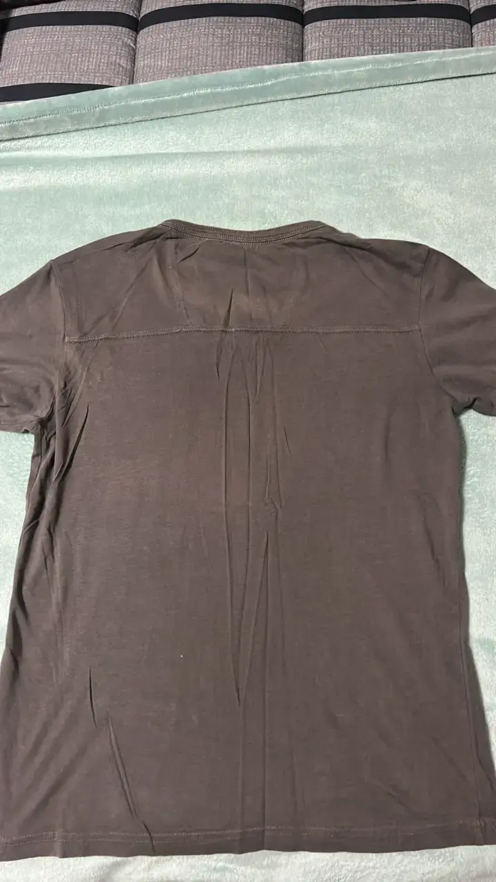 Polera negra con bolsillo y botones Mossimo - 3