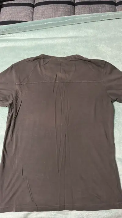 Polera negra con bolsillo y botones Mossimo - miniatura 3