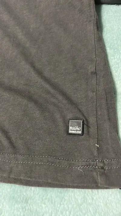 Polera negra con bolsillo y botones Mossimo - miniatura 5