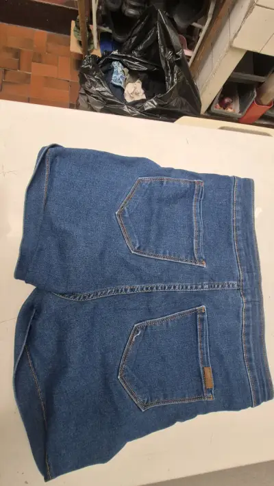 Shorts de mezclilla azul talla 42 - miniatura 2