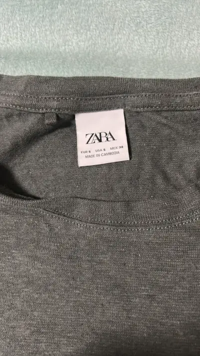 Polera gris básica Zara para hombre - miniatura 2