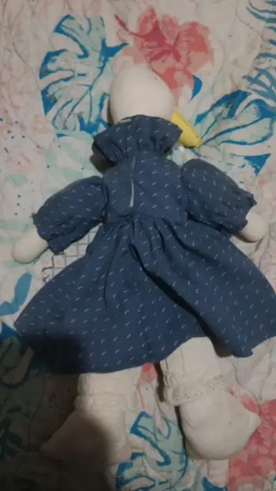 Peluche de pato con vestido azul - miniatura 2