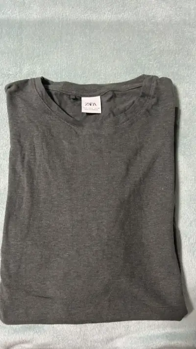 Polera gris básica Zara para hombre - miniatura 4