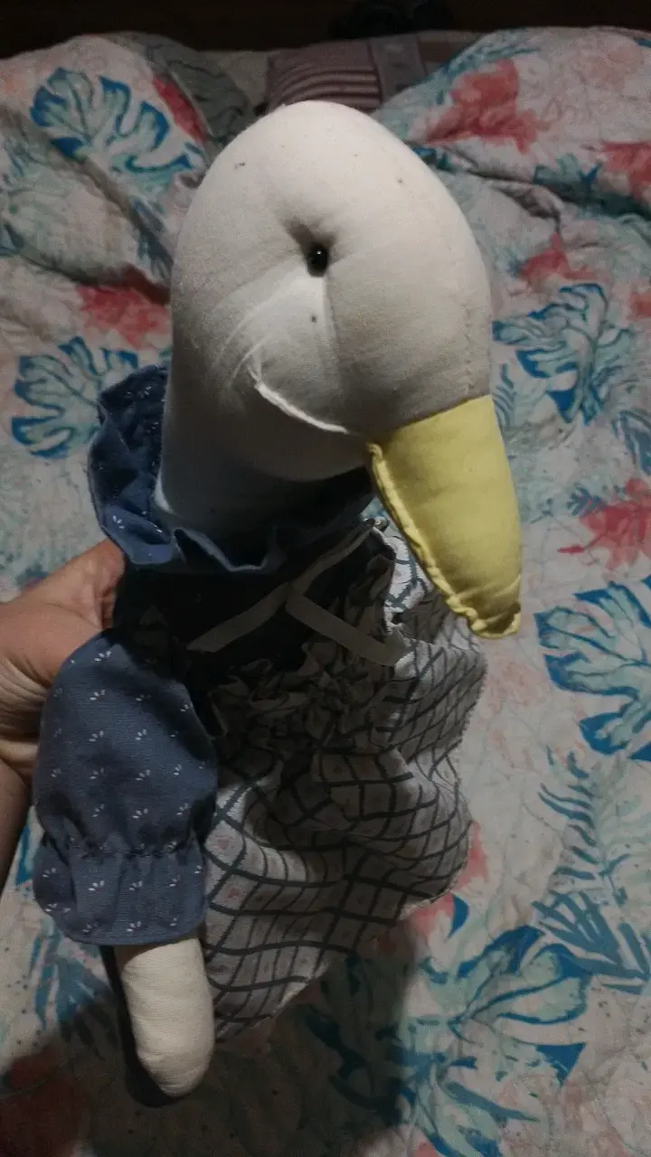 Peluche de pato con vestido azul - 3