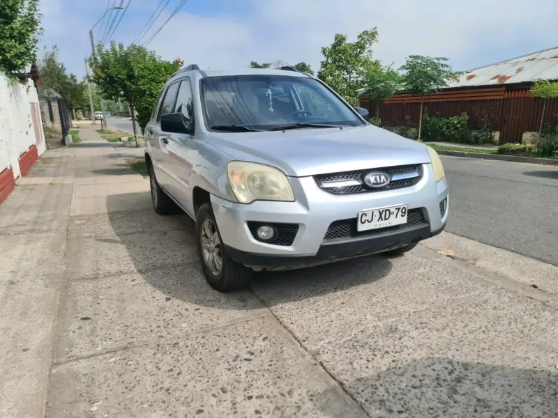 SUV Kia Sportage 2010 Bencinero en buen estado - 2