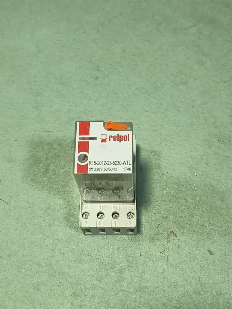 Relé electromecánico Relpol 230V 10A a riel din - 1