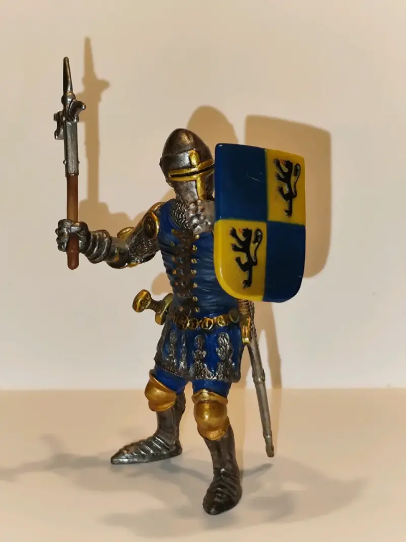 Figura Schleich Caballero Medieval Azul Con Hacha - 1
