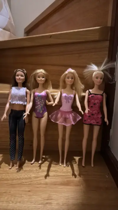 Set de muñecas  Barbie con ropa variada - miniatura 1