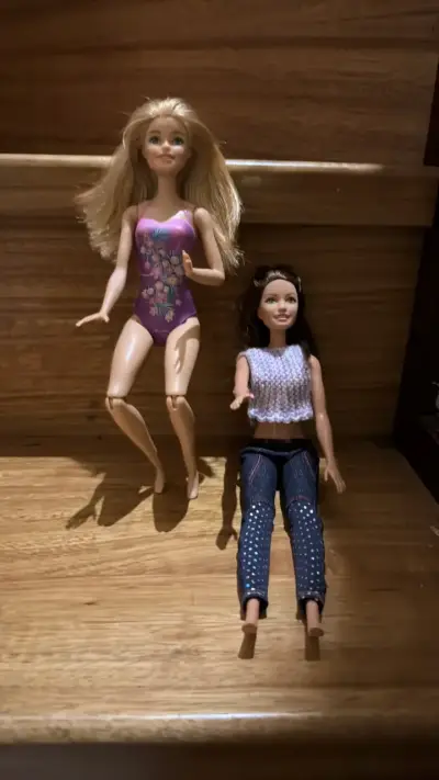 Set de muñecas  Barbie con ropa variada - miniatura 3