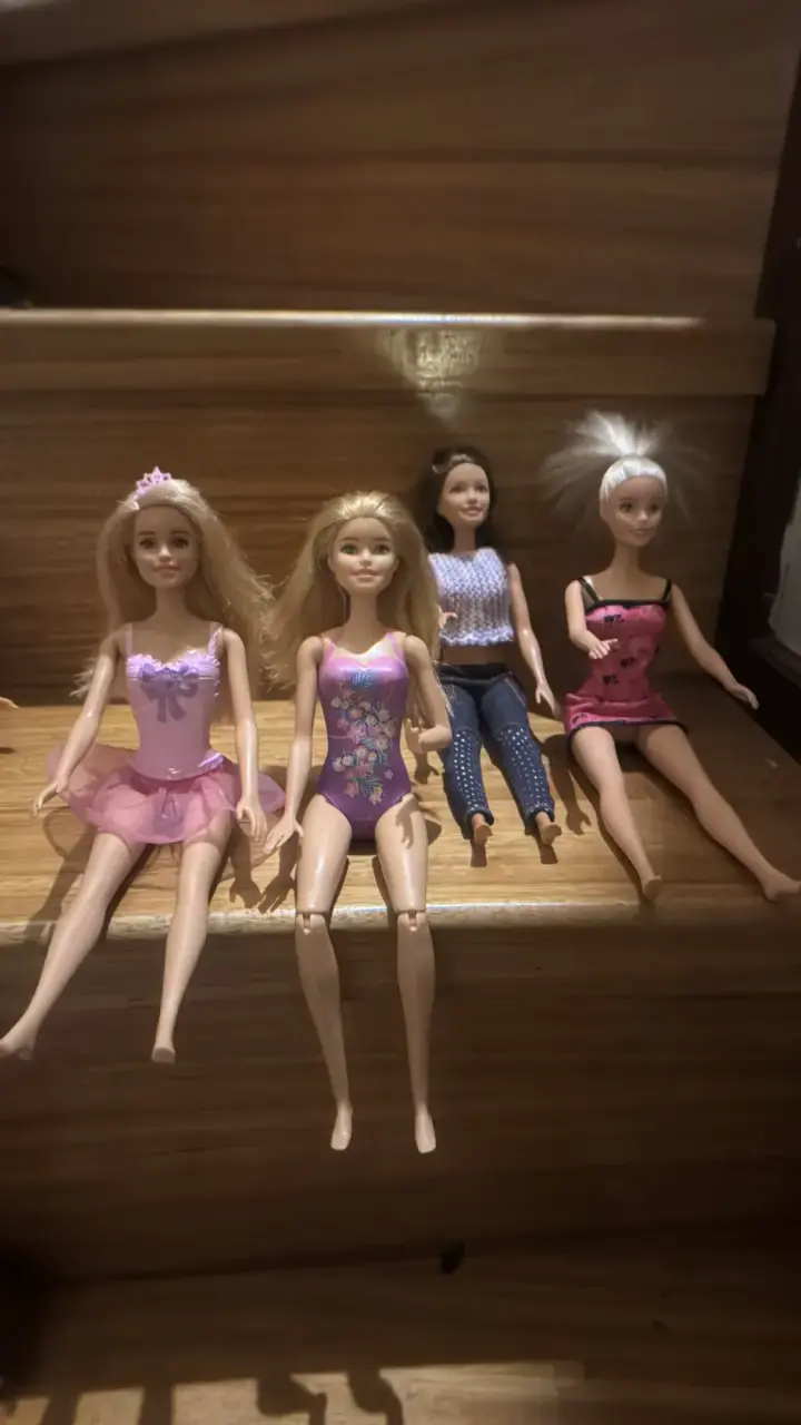 Set de muñecas  Barbie con ropa variada - 4