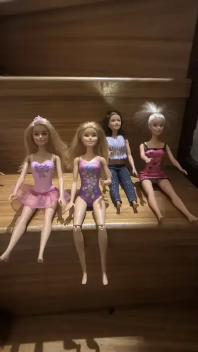 Set de muñecas  Barbie con ropa variada - miniatura 4