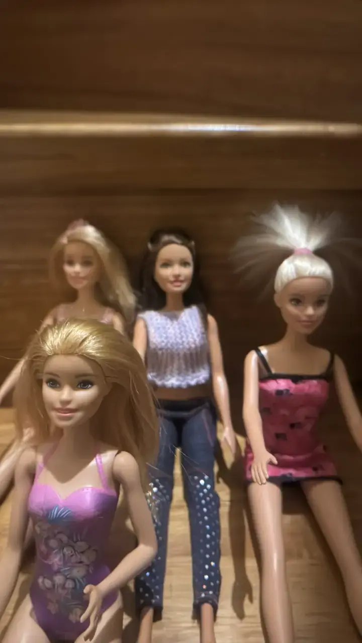 Set de muñecas  Barbie con ropa variada - 5
