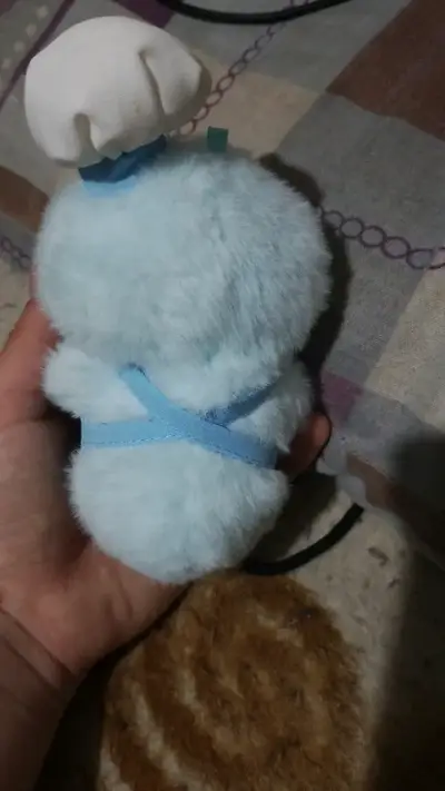 Peluche de pingüino azul con gorro de chef - miniatura 2