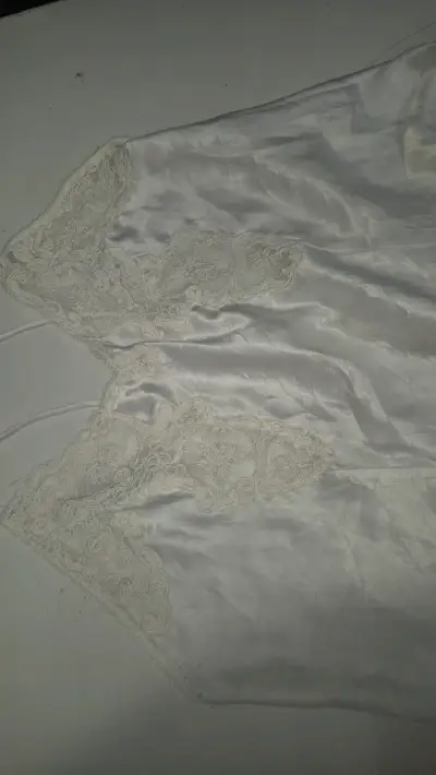 Pijama larga blanco con encaje - miniatura 3