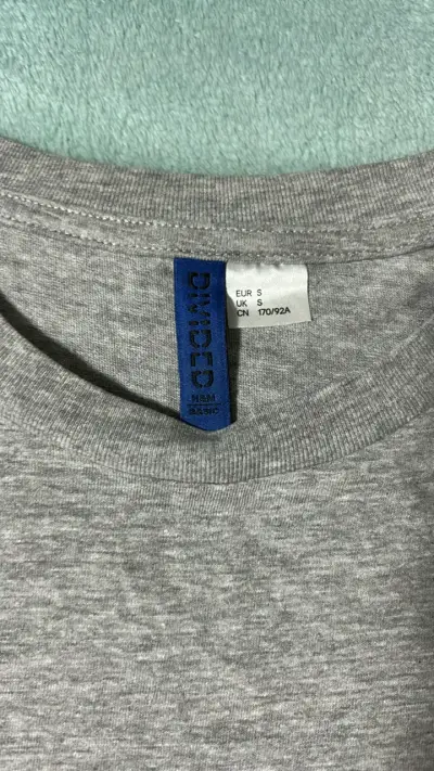 Polera gris básica para hombre H&M - miniatura 3