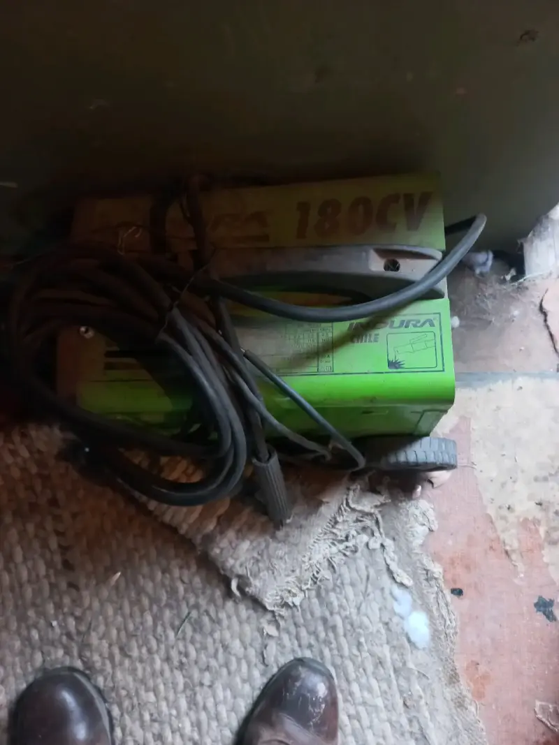 Soldadora Inversora Indura 180CV en buen estado - 1