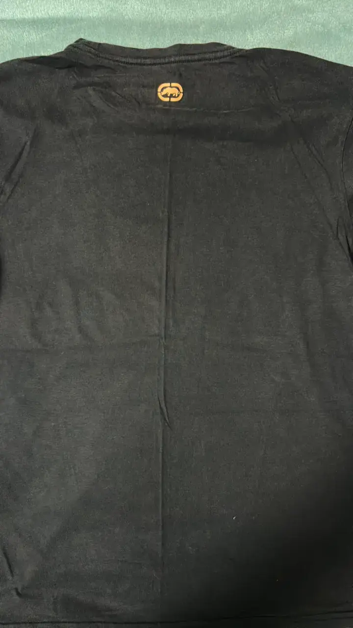 Polera negra Ecko Unltd con logo camuflado - 3