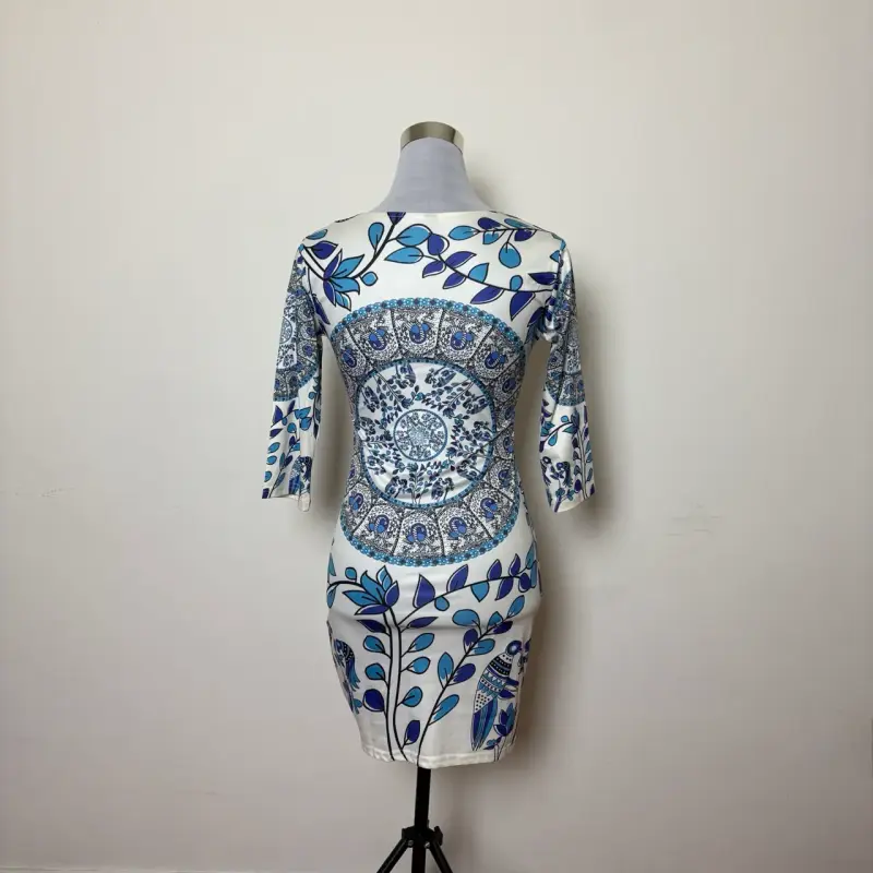 Vestido estampado floral azul y blanco - 3