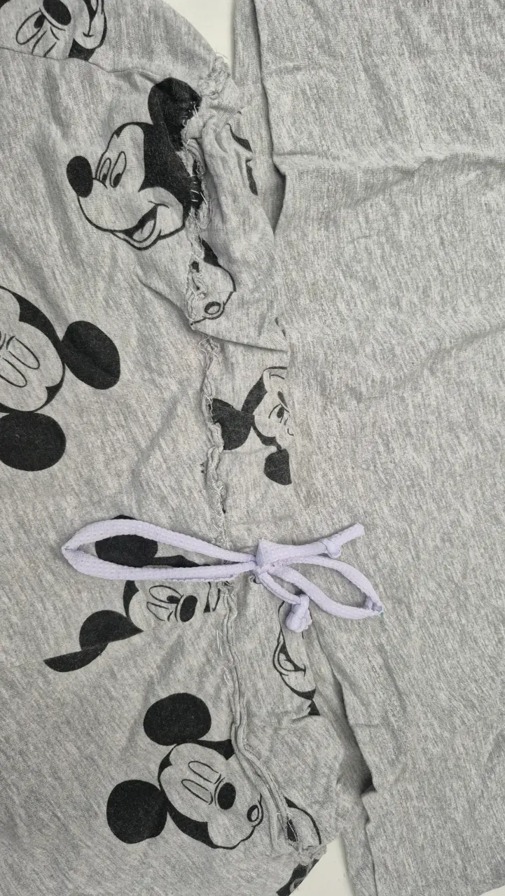 Pijama gris Mickey Mouse H&M para mujer - 3