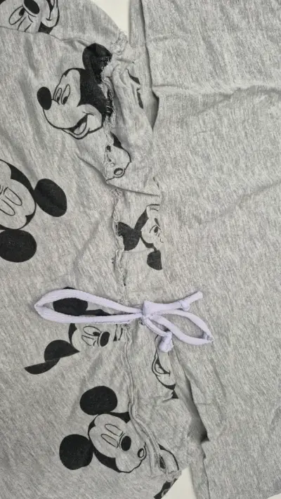 Pijama gris Mickey Mouse H&M para mujer - miniatura 3