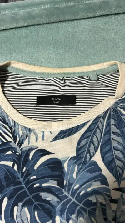 Polera estampada tropical Alaniz talla S - miniatura 2
