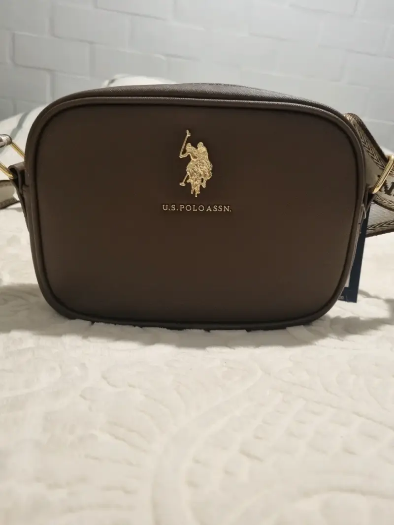 Bandolera U.S. Polo Assn. marrón con correa ajustable - 1