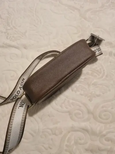 Bandolera U.S. Polo Assn. marrón con correa ajustable - miniatura 3