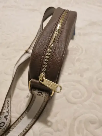 Bandolera U.S. Polo Assn. marrón con correa ajustable - miniatura 4