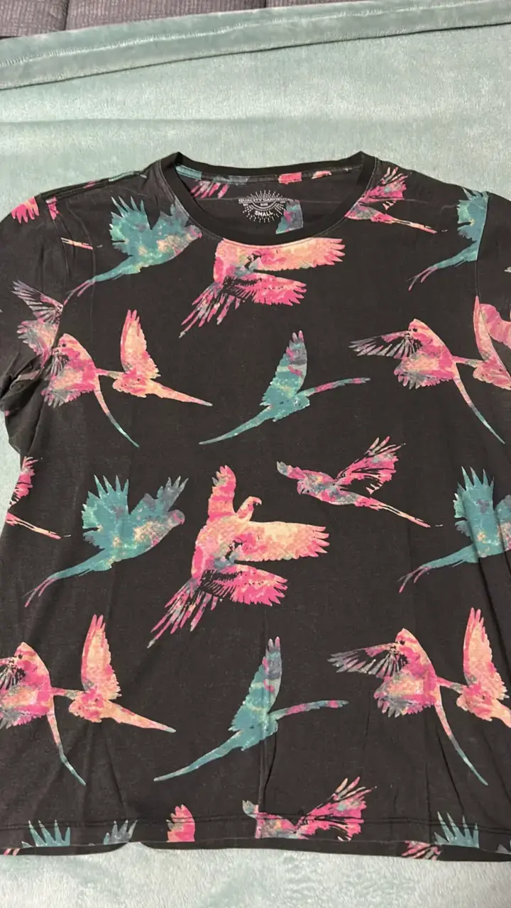 Polera con estampado de aves coloridas - 2
