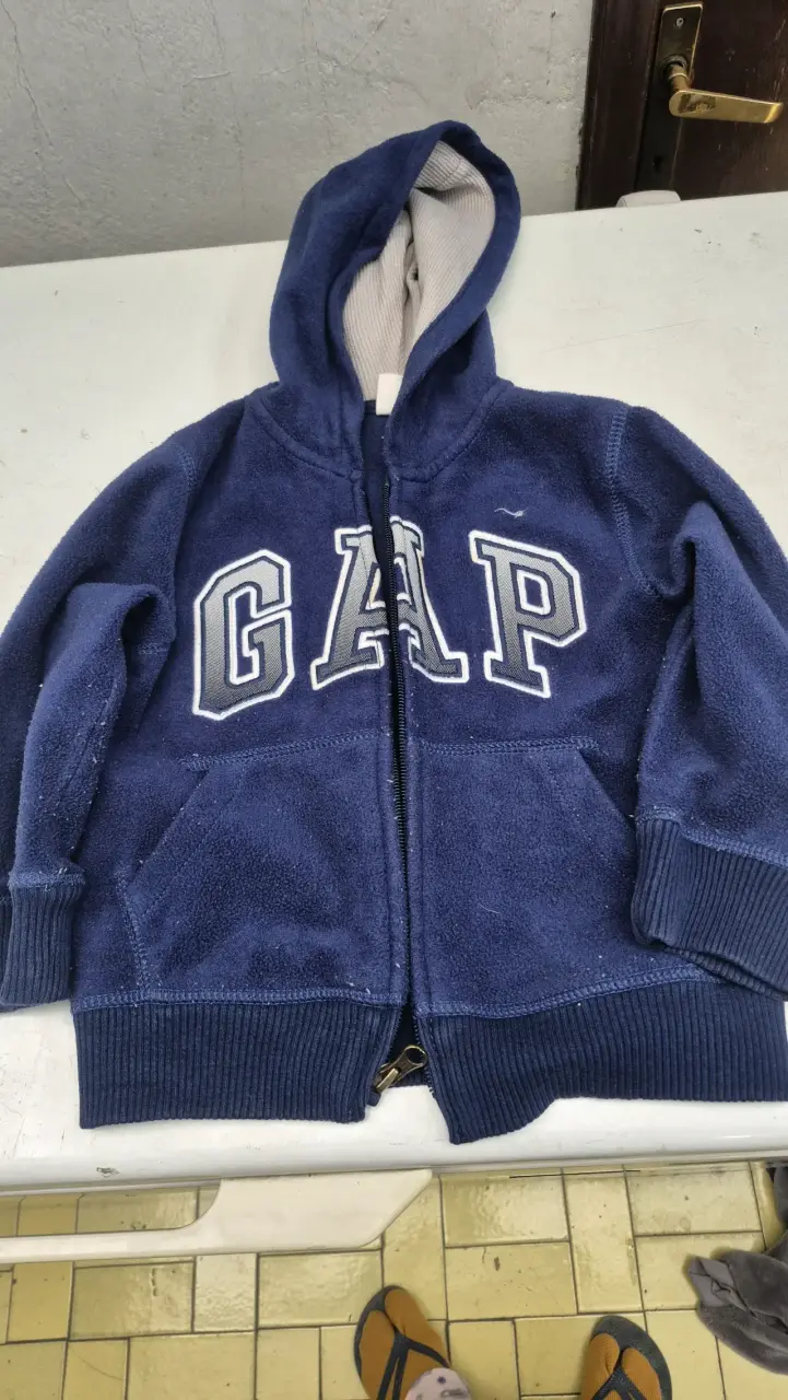 Polerón azul con capucha GAP para niño