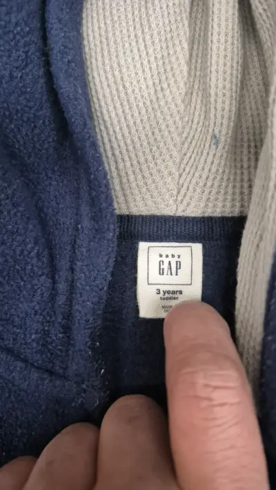 Polerón azul con capucha GAP para niño - miniatura 2