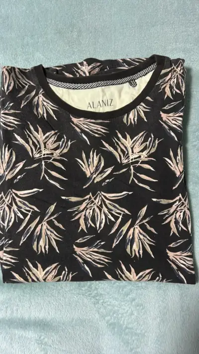 Polera con estampado de aves coloridas - miniatura 1