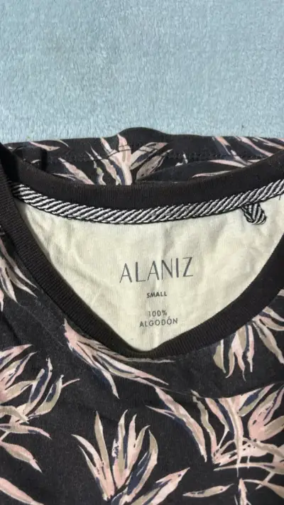 Polera con estampado de aves coloridas - miniatura 2